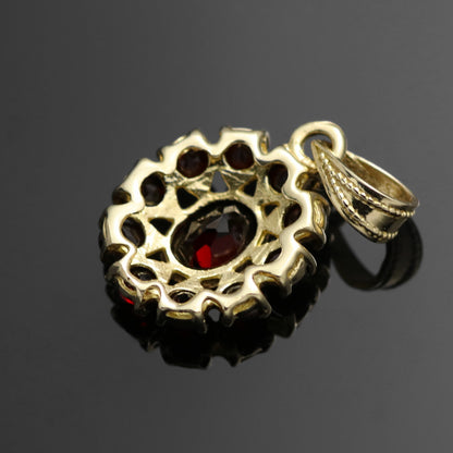 14k yellow gold pendant 11x red colored stones 