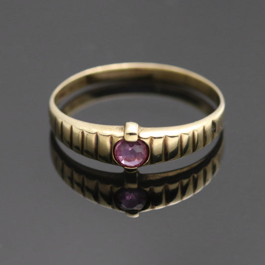 8k yellow gold ring 1x red colored stone 