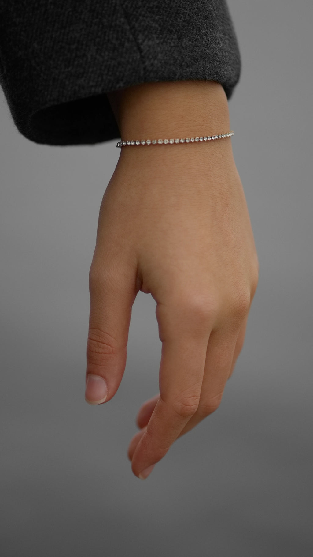 18k vergoldete Armbandkette mit weißen Steinen