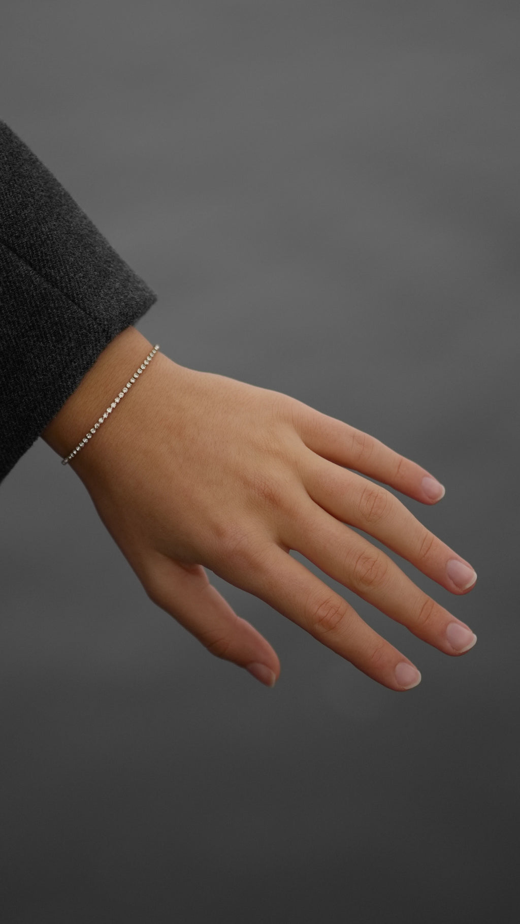 18k vergoldete Armbandkette mit weißen Steinen