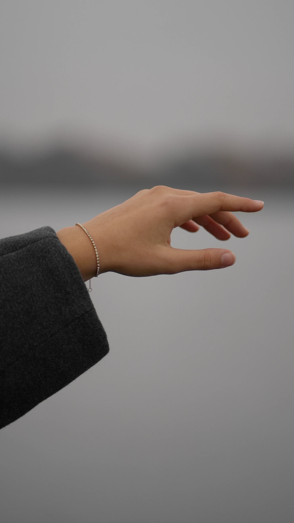 18k vergoldete Armbandkette mit weißen Steinen