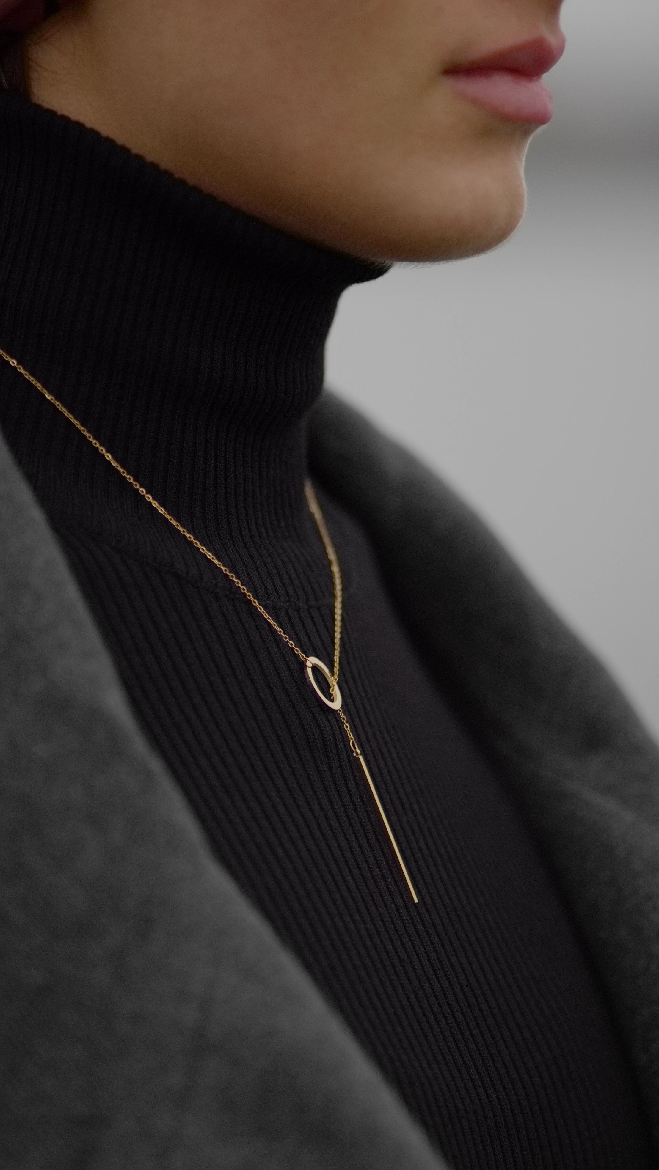 18k vergoldete circle and bar Halskette